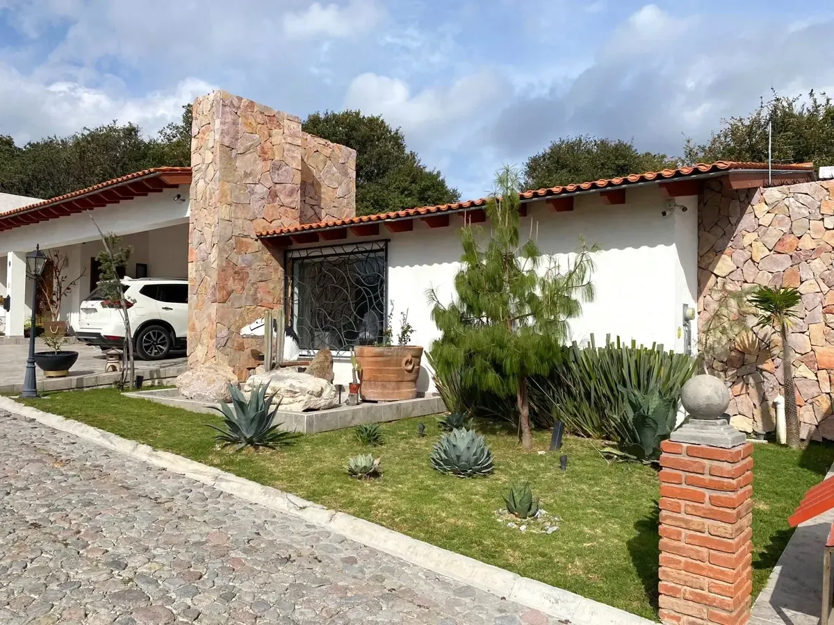 Fachada de la residencia en Campestre Haras, Puebla